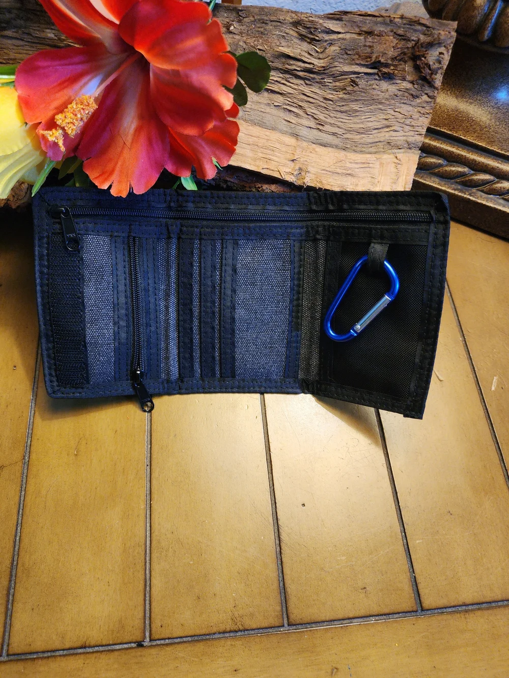 Rough Enough Classic Canvas Trifold Wallet with Carabiner Clip – Gray Stone-Wash